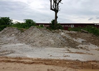 Lokasi dumping limbah beton readymix di Sungai Lekop, Sagulung, Batam, Kepulauan Riau. (Foto: KPLHI)