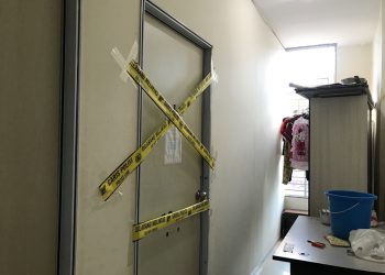 Garis polisi terpasang di kamar kos Wapah Damayanti. (Foto: Aini Lestari)