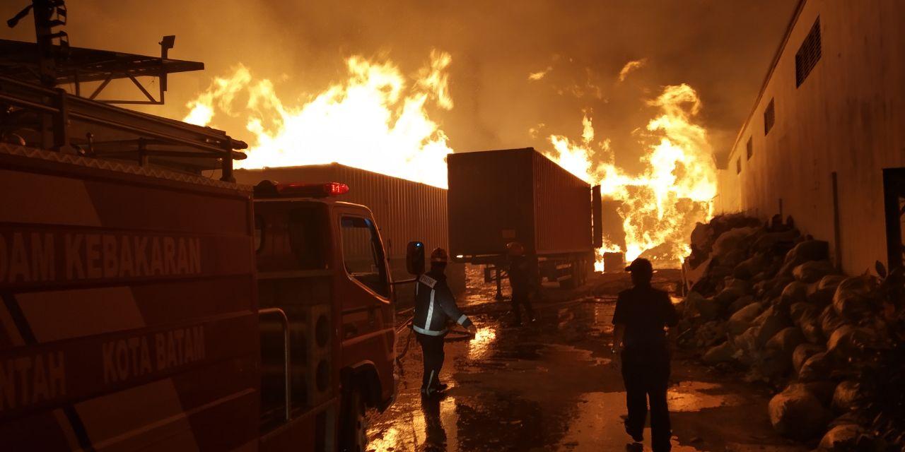 mobil pemadam kebakaran Batam