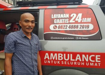 Ilham alias Apok, sopir “Ambulans bagi seluruh umat Tuhan.” (Foto: Muhamad Ishlahuddin)
