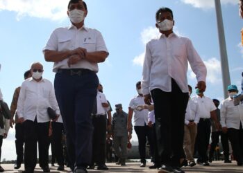 Menteri Koordinator Kemaritiman dan Investasi (Marves) RI, Luhut Binsar Panjaitan dan Kepala BP Batam, Muhammad Rudi. (Foto: Fathur Rohim)