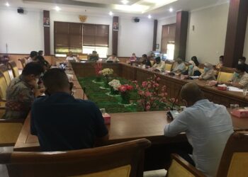Rapat dengar pendapat (RDP) pemotongan kapal Acacia Nassau di ruang rapat Komisi I DPRD Kota Batam. (Foto: Fathur Rohim)