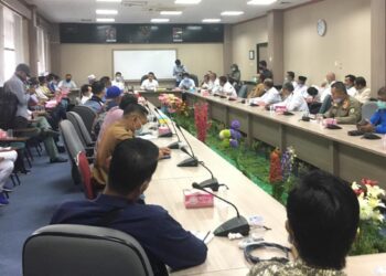 Rapat dengar pendapat umum (RDPU) di ruang serbaguna di Kantor DPRD Kota Batam, sejumlah warga Kecamatan Sagulung meminta kejelasan luas jalan dalam rencana pelebaran jalan di Trans Barelang, Kota Batam, Kepulauan Riau, Senin, 15 Maret 2021. (Foto: Fathur Rohim)