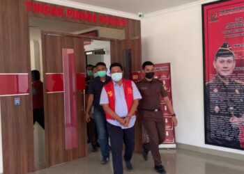 Kepala Dinas Perhubungan (Kadishub) Batam, Rustam Efendi,, tersangka kasus dugaan tindak pidana korupsi (tipikor). (Foto: Bintang Hasibuan)